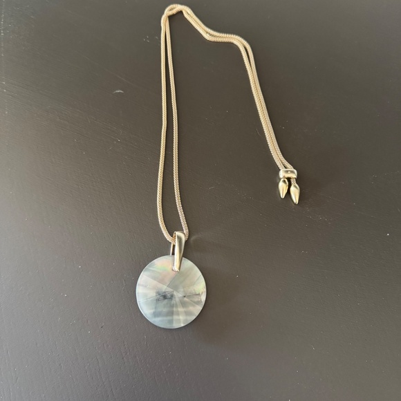 Kendra Scott Jolie Pendant necklace - Picture 3 of 5